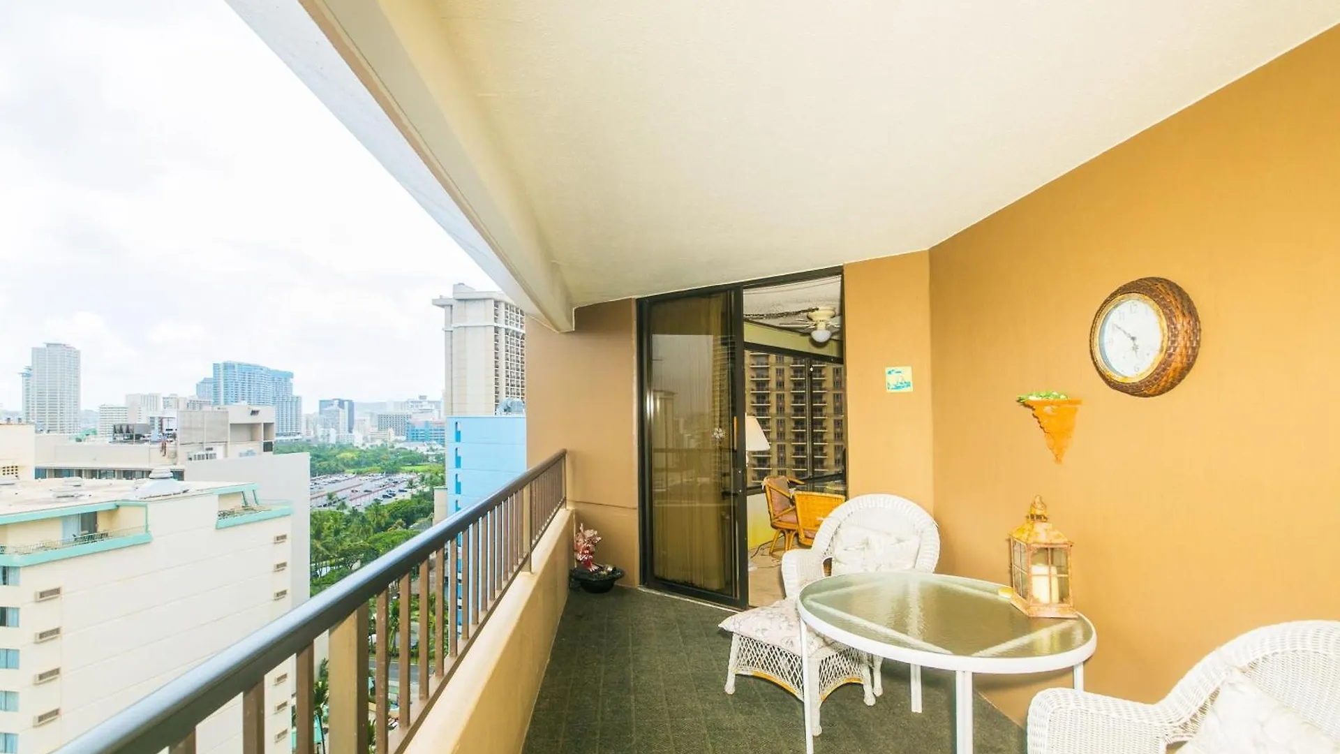 Spacious Condos With Private Balcony At Discovery Bay - Free Wifi, Near Beaches! Honolulu USA