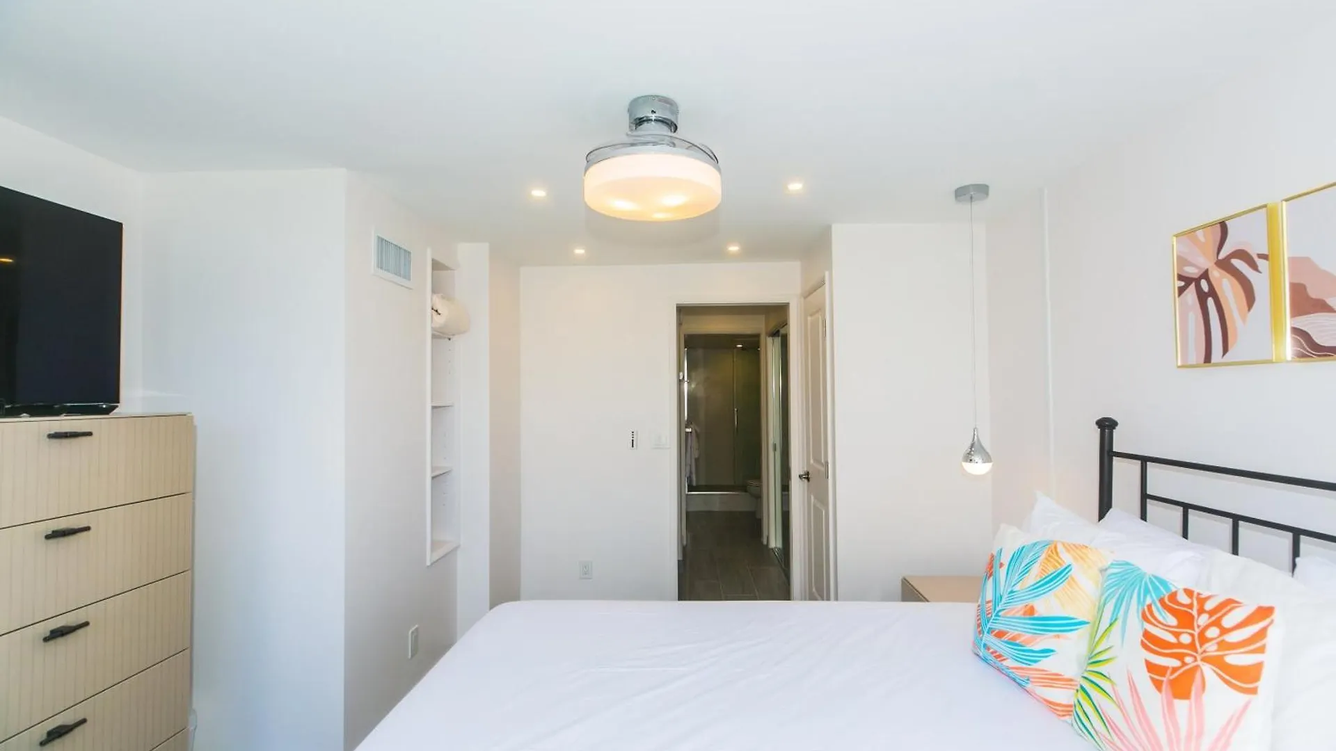 Spacious Condos With Private Balcony At Discovery Bay - Free Wifi, Near Beaches! Honolulu USA