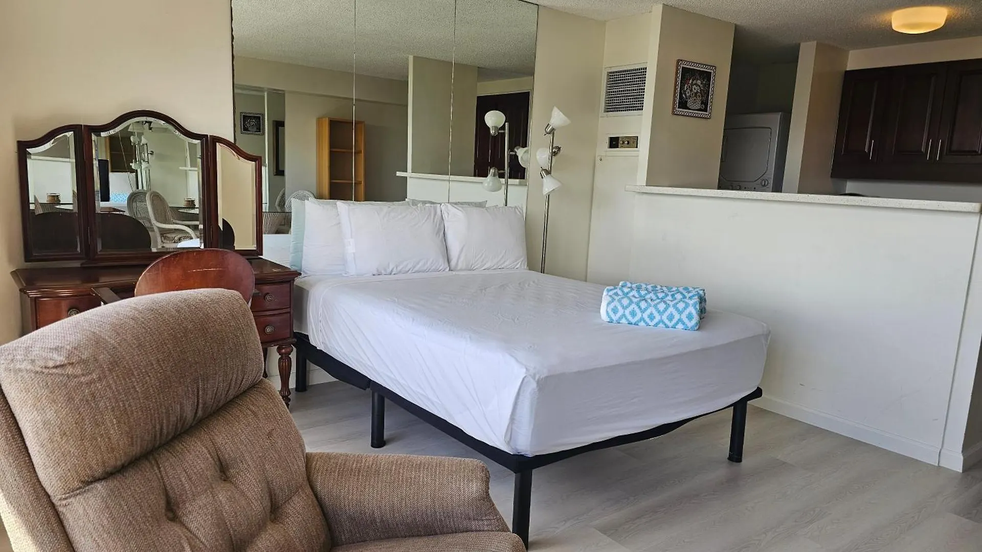 Spacious Condos With Private Balcony At Discovery Bay - Free Wifi, Near Beaches! Honolulu Apartmán