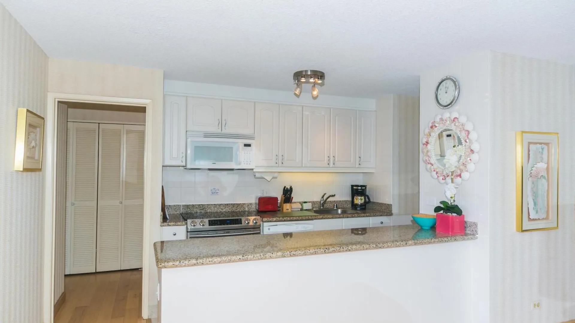 Spacious Condos With Private Balcony At Discovery Bay - Free Wifi, Near Beaches! Honolulu 0*,