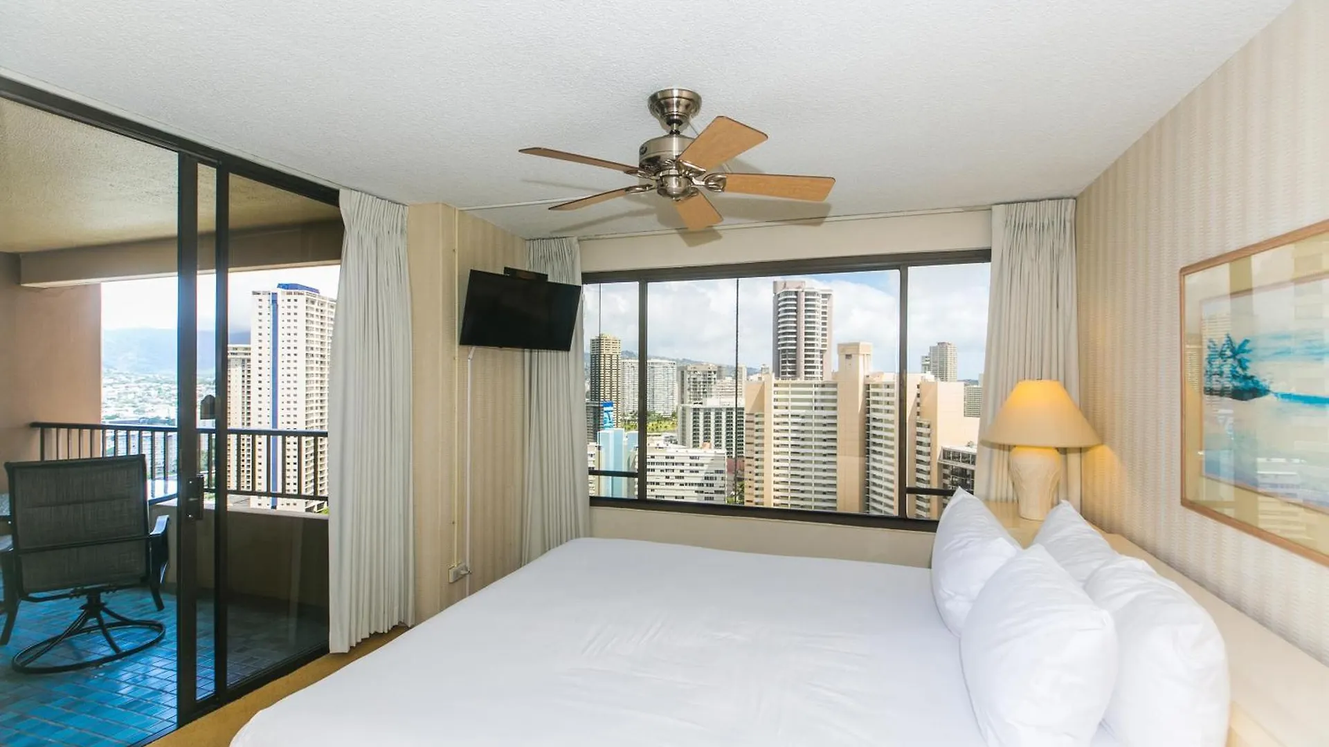 Spacious Condos With Private Balcony At Discovery Bay - Free Wifi, Near Beaches! Honolulu USA