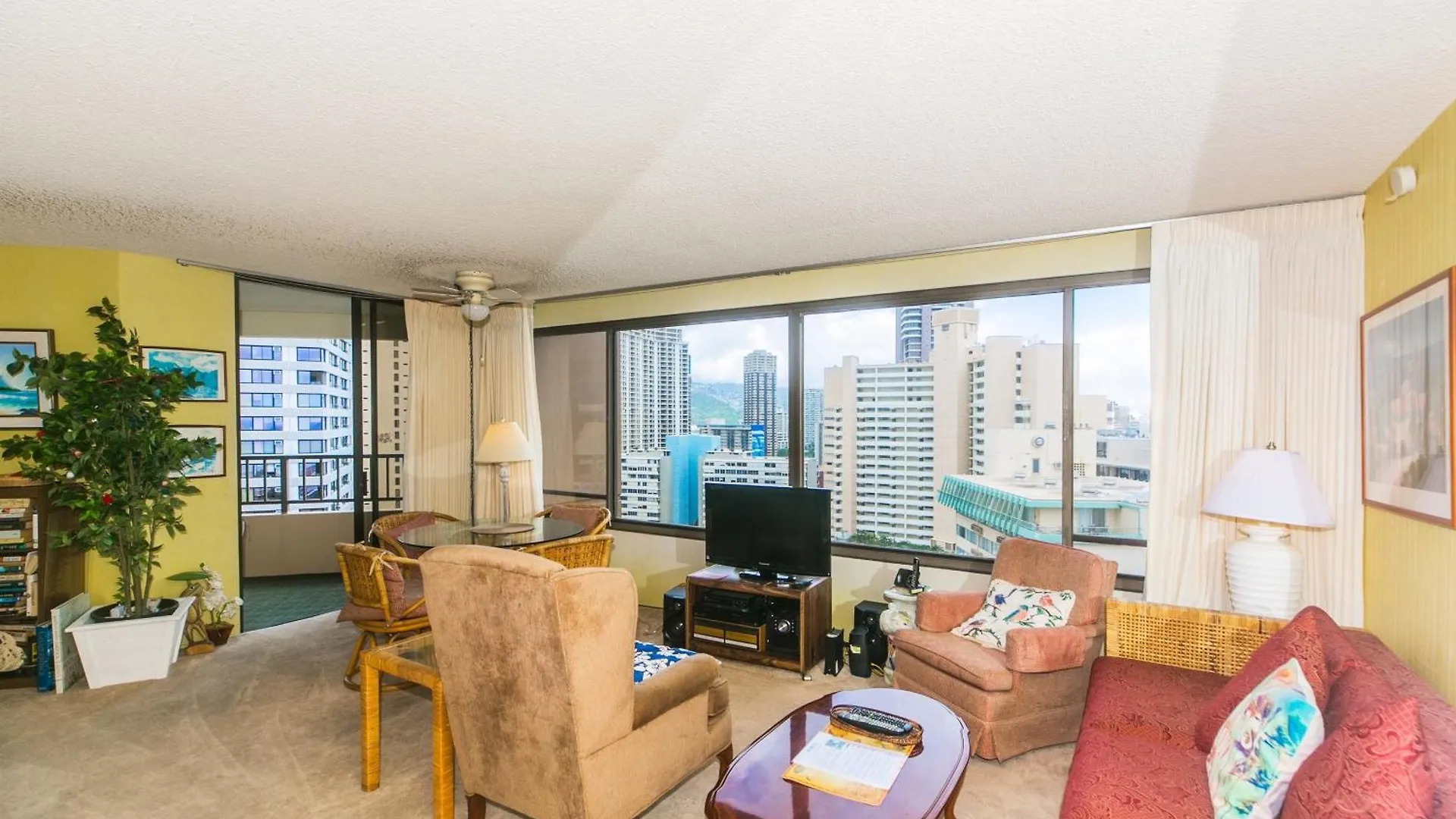 Spacious Condos With Private Balcony At Discovery Bay - Free Wifi, Near Beaches! Honolulu USA