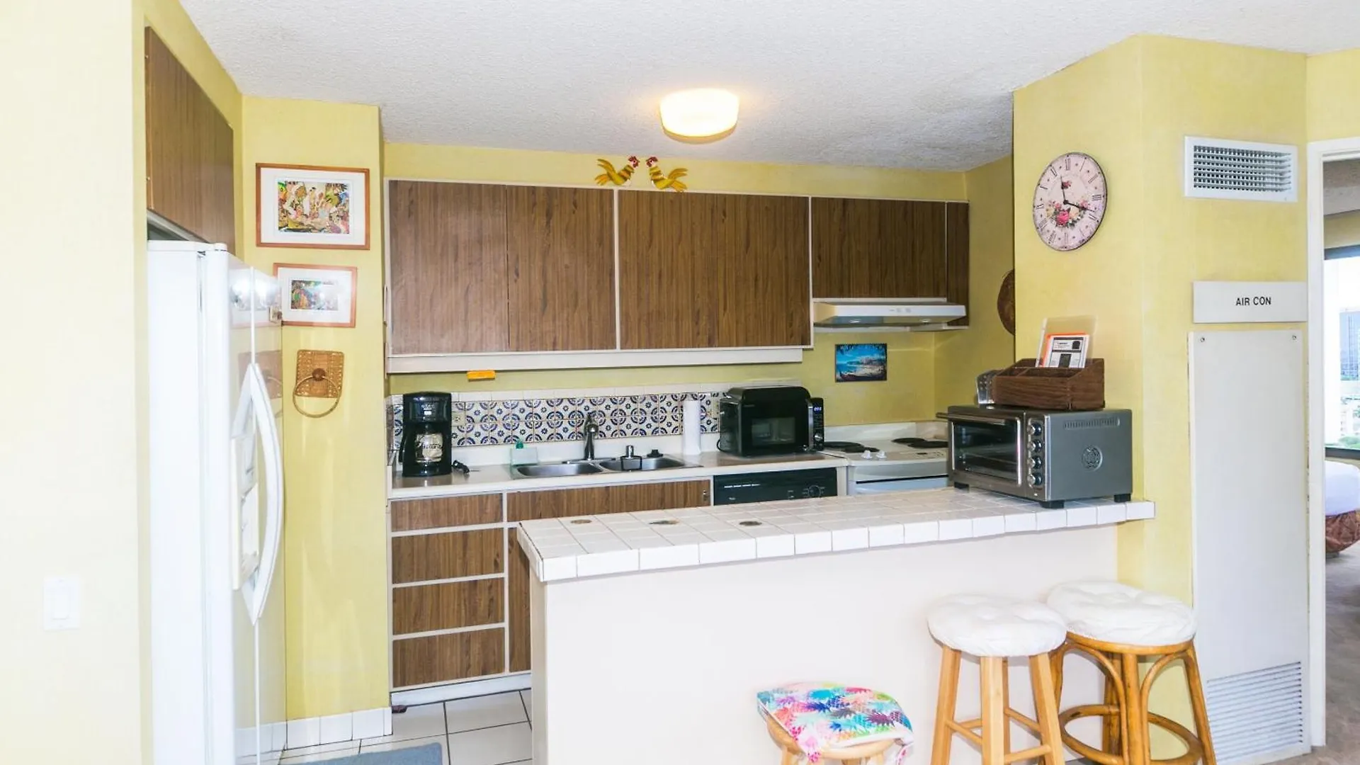 Spacious Condos With Private Balcony At Discovery Bay - Free Wifi, Near Beaches! Honolulu