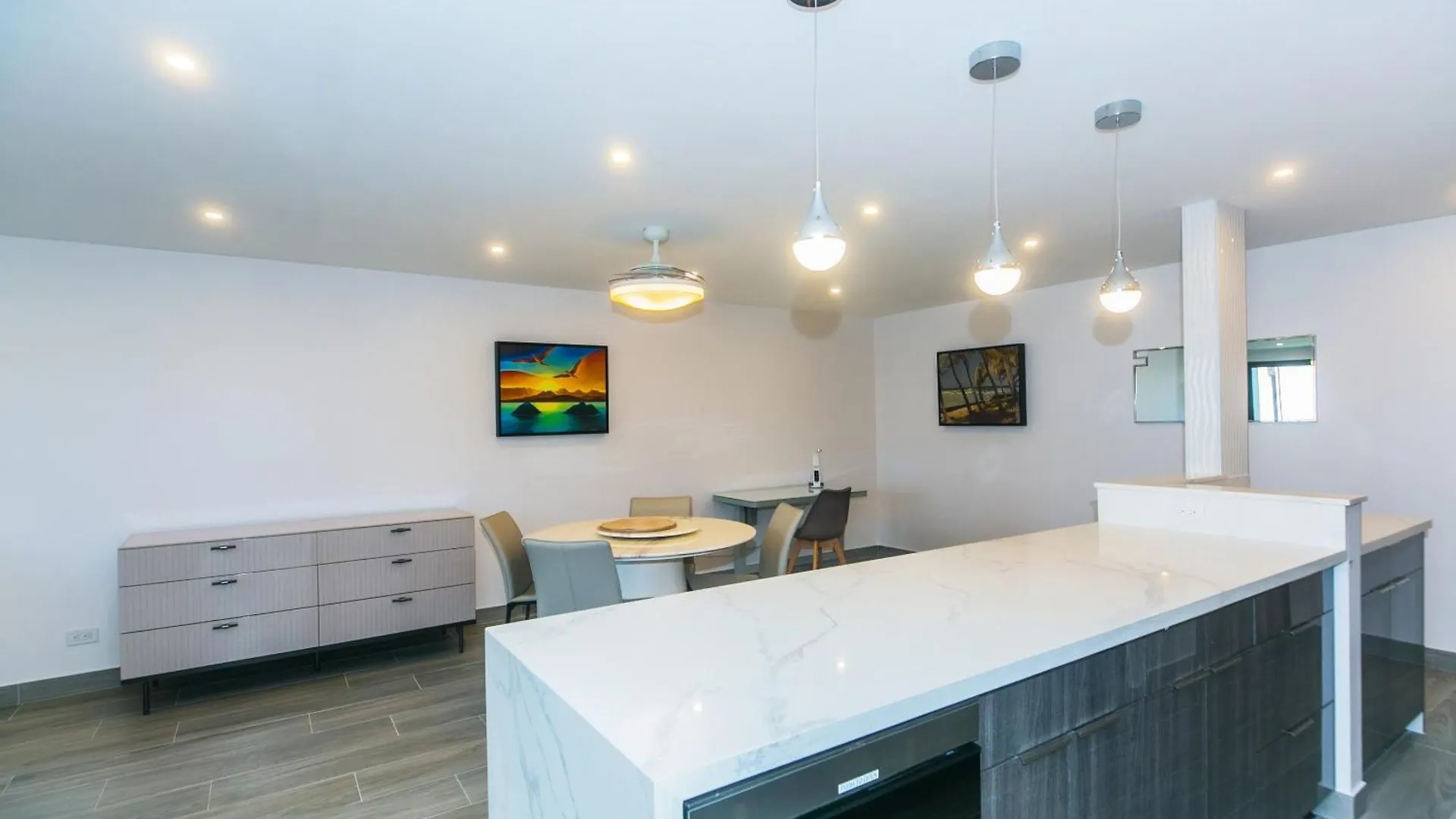Spacious Condos With Private Balcony At Discovery Bay - Free Wifi, Near Beaches! Honolulu