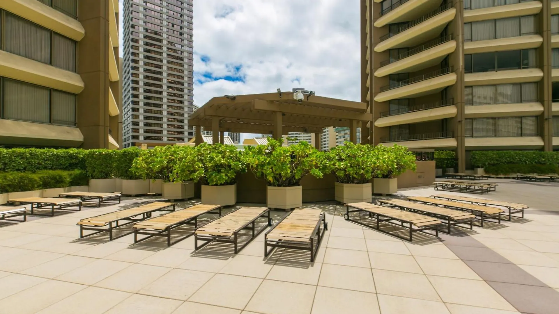 Spacious Condos With Private Balcony At Discovery Bay - Free Wifi, Near Beaches! Honolulu 0*,