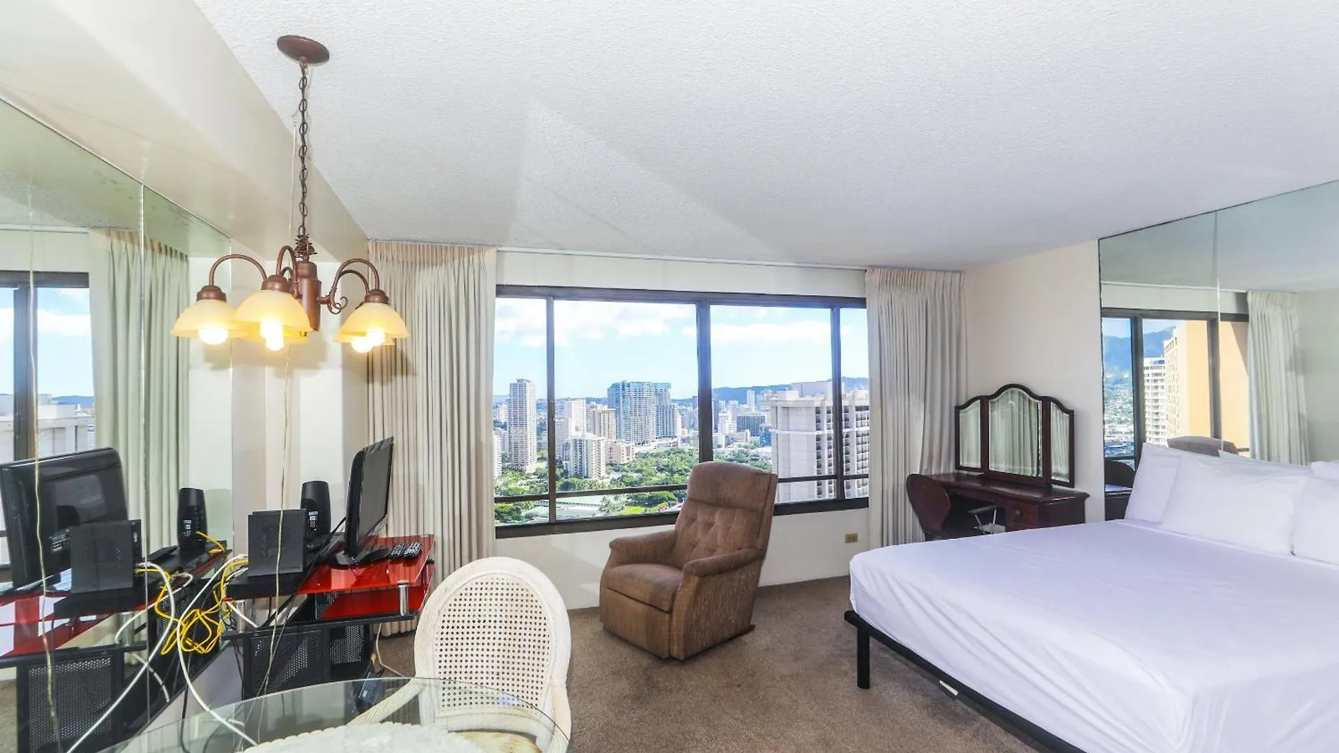 Spacious Condos With Private Balcony At Discovery Bay - Free Wifi, Near Beaches! Honolulu