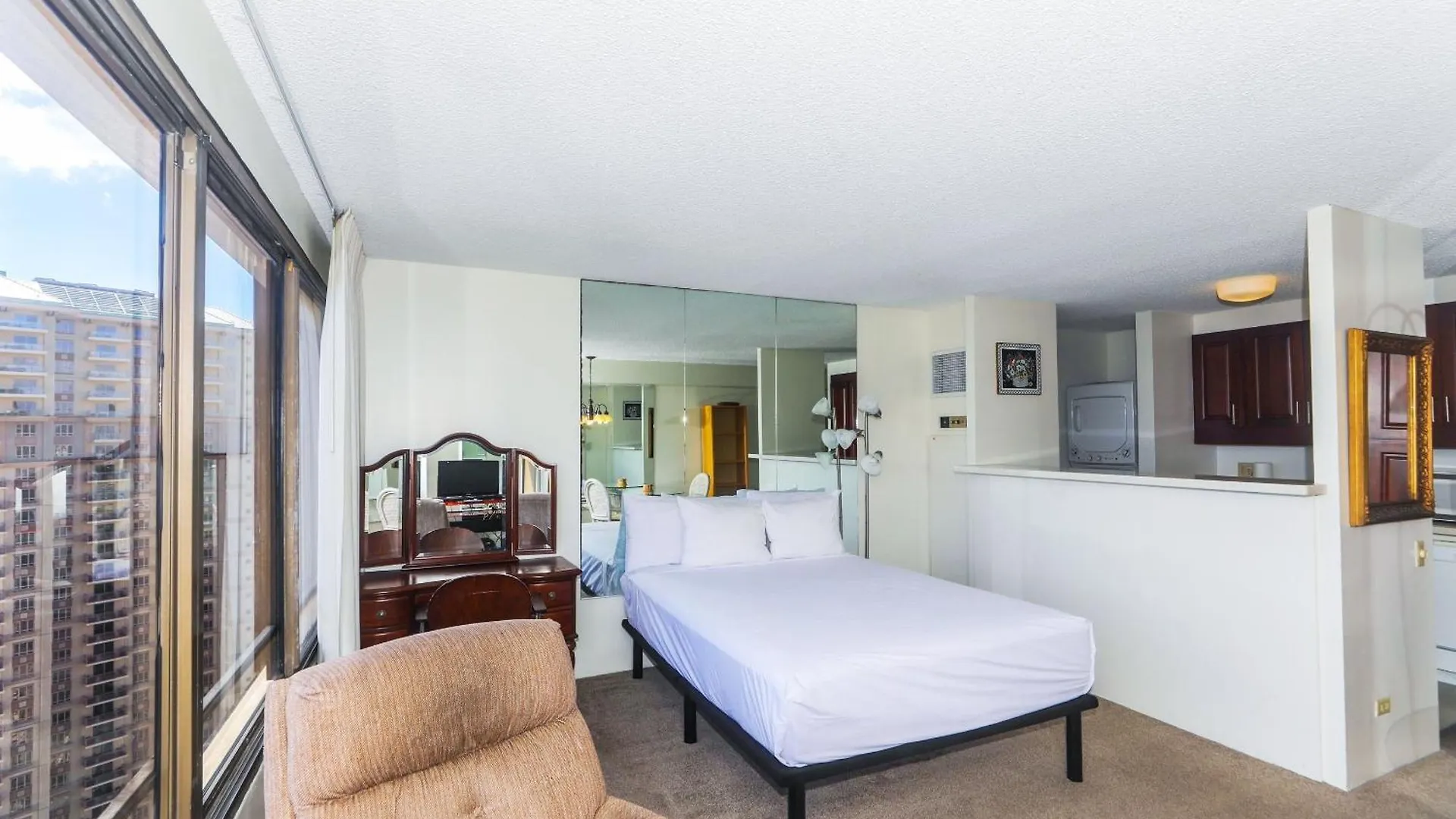 Spacious Condos With Private Balcony At Discovery Bay - Free Wifi, Near Beaches! Honolulu Apartmán