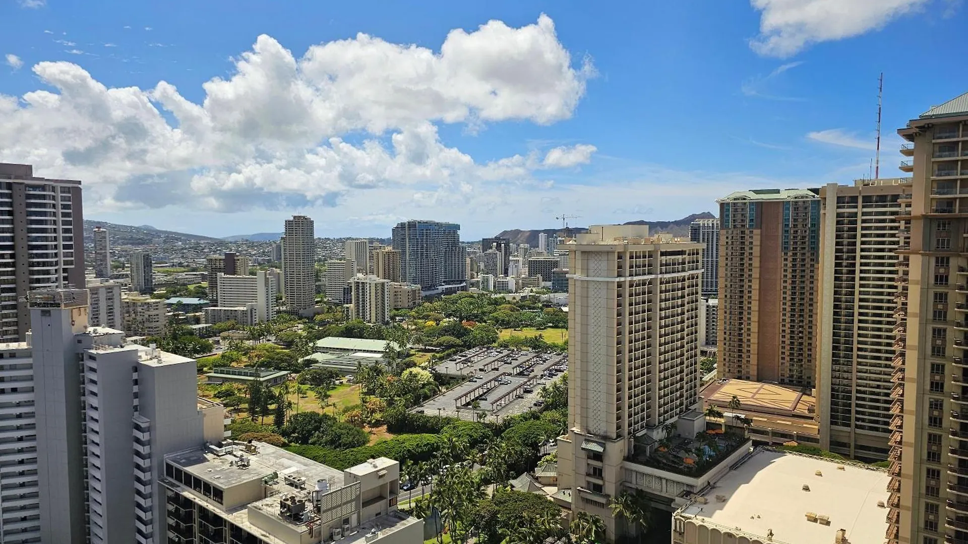 Spacious Condos With Private Balcony At Discovery Bay - Free Wifi, Near Beaches! Honolulu USA