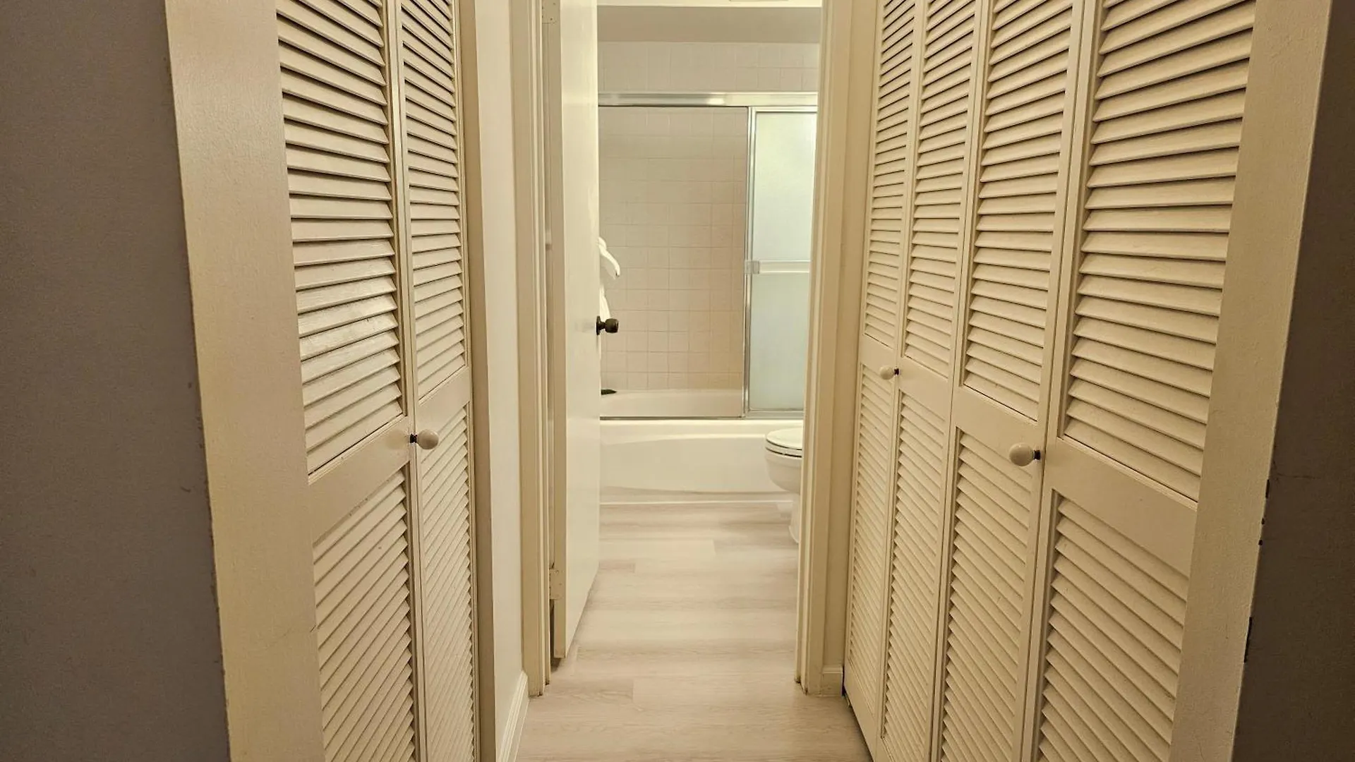 Spacious Condos With Private Balcony At Discovery Bay - Free Wifi, Near Beaches! Honolulu 0*,  USA