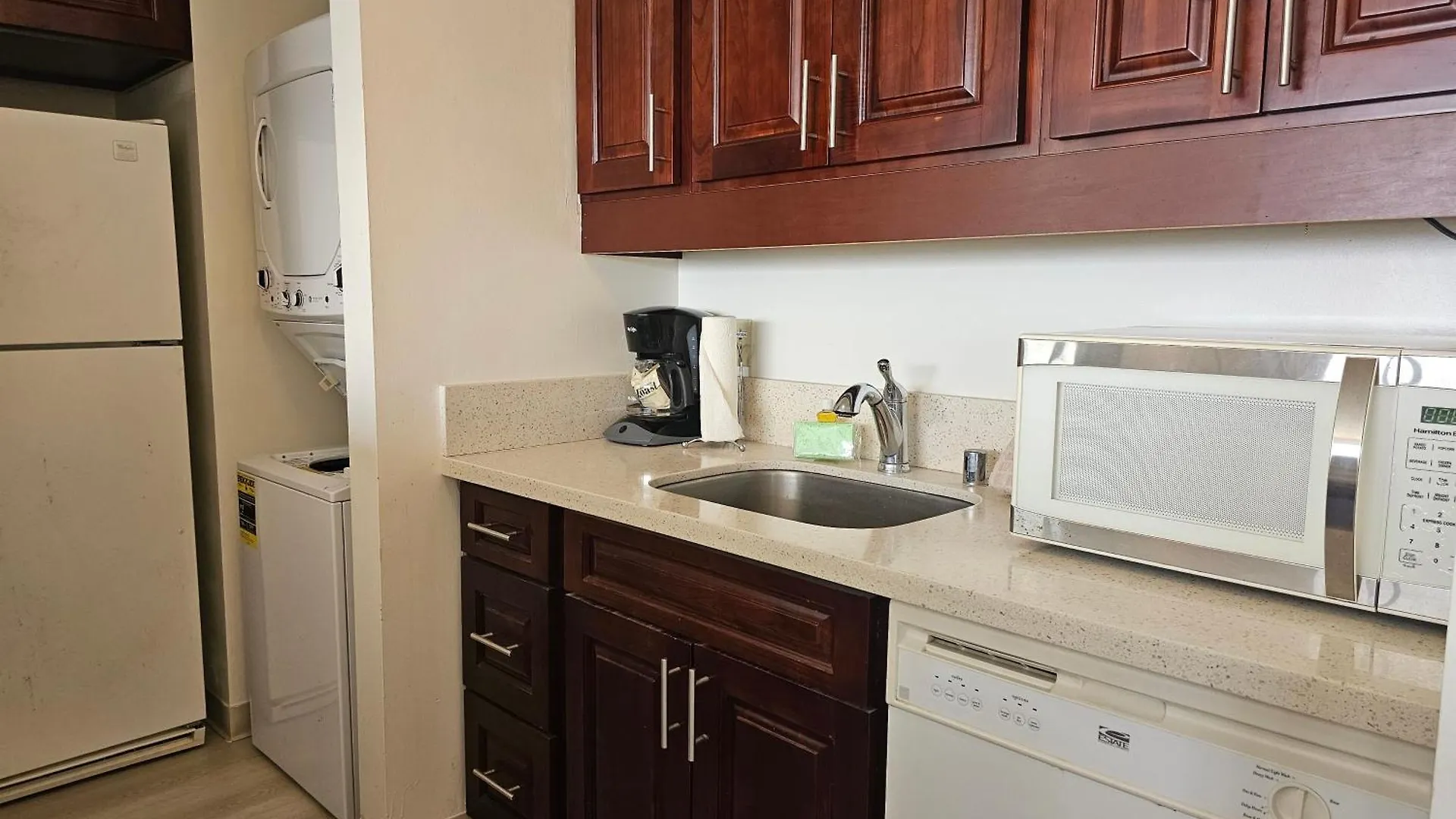 Spacious Condos With Private Balcony At Discovery Bay - Free Wifi, Near Beaches! Honolulu Apartmán
