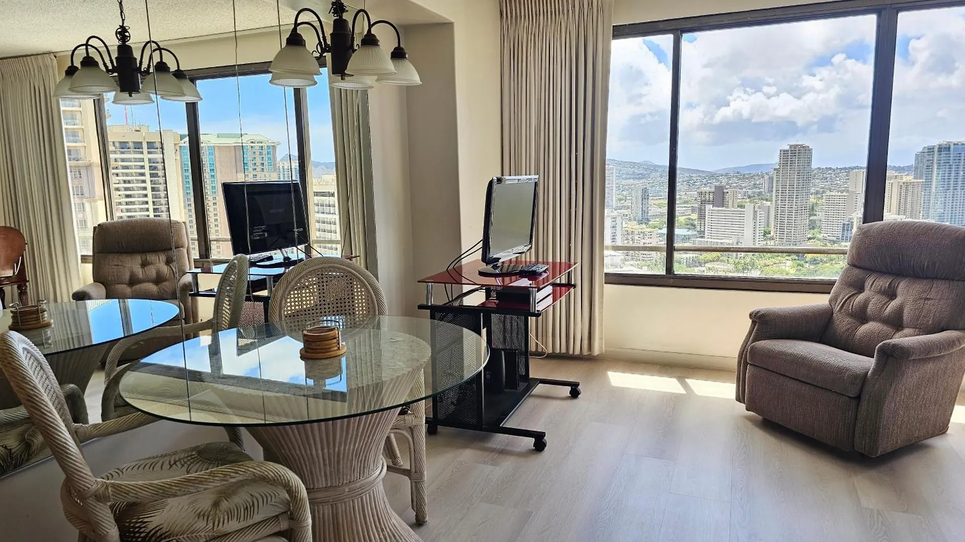Spacious Condos With Private Balcony At Discovery Bay - Free Wifi, Near Beaches! Honolulu 0*,  USA